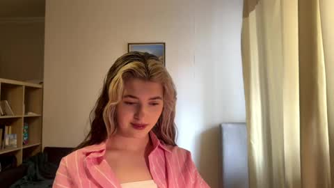 Snapshot of dremazwahlen chatting on May 20, 2026, 1:17 pm Dia online show from May 20, 2026, 1:17 pm