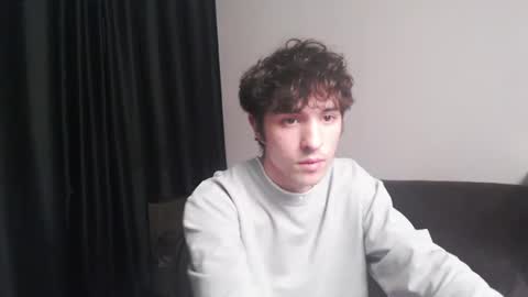 Snapshot of dress_air chatting on April 21, 2026, 12:01 am Air online show from April 21, 2026, 12:01 am