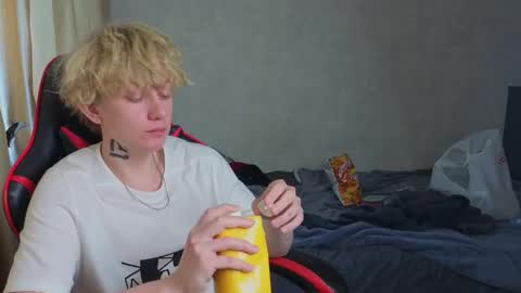 Snapshot of drinklinov chatting on May 25, 2026, 5:08 pm Mark online show from May 25, 2026, 5:08 pm