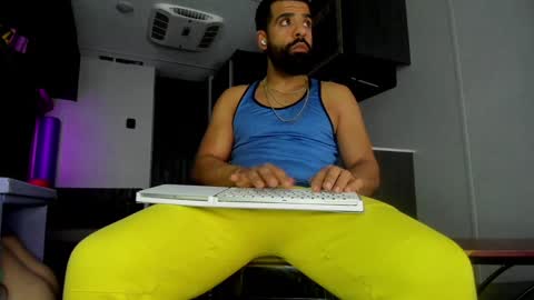 Snapshot of drizzys_room chatting on January 19, 2025, 12:06 pm DirtyDrizzy online show from January 19, 2025, 12:06 pm