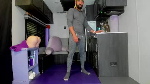 Snapshot of drizzys_room chatting on December 4, 2025, 4:05 pm DirtyDrizzy online show from December 4, 2025, 4:05 pm