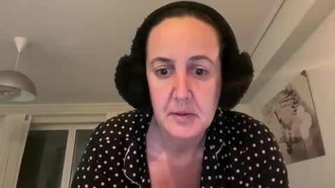 Snapshot of drresa chatting on April 19, 2026, 6:21 pm Dr. Resa online show from April 19, 2026, 6:21 pm