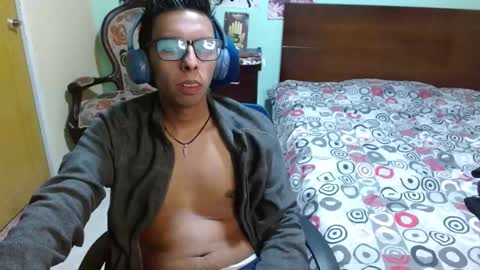 Snapshot of dtwink0310 chatting on November 11, 2025, 2:33 am David online show from November 11, 2025, 2:33 am