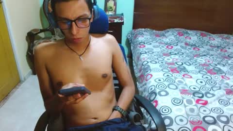 Snapshot of dtwink0310 chatting on November 12, 2025, 2:12 am David online show from November 12, 2025, 2:12 am