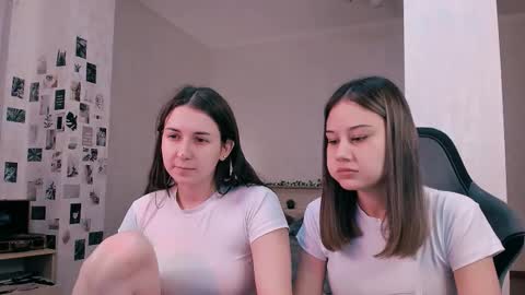 Snapshot of duaoppa chatting on December 2, 2025, 12:43 pm Adeletall and Aliya online show from December 2, 2025, 12:43 pm