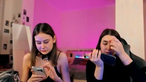 Snapshot of duaoppa chatting on December 18, 2025, 12:44 pm Adeletall and Aliya online show from December 18, 2025, 12:44 pm