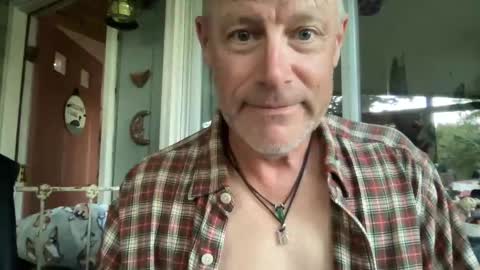 Snapshot of dudeinnh chatting on September 26, 2025, 10:14 pm Steve online show from September 26, 2025, 10:14 pm