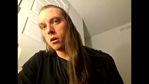 Snapshot of dukesky29 chatting on November 18, 2025, 4:28 am Dukeee online show from November 18, 2025, 4:28 am