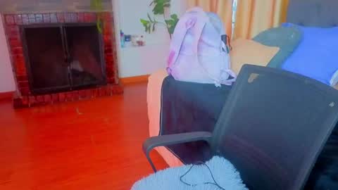 Snapshot of dulce_celeste15 chatting on April 1, 2026, 7:33 pm C E L E S T E online show from April 1, 2026, 7:33 pm