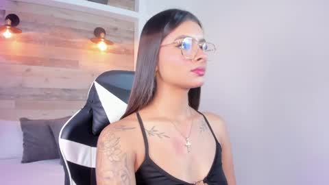 Snapshot of dulce_glow_ chatting on May 2, 2026, 2:27 am D U L C E online show from May 2, 2026, 2:27 am