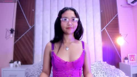 DULCE HOLY online show from June 4, 2026, 4:29 am