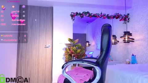 dulce_isabel_ online show from March 11, 2026, 3:23 am