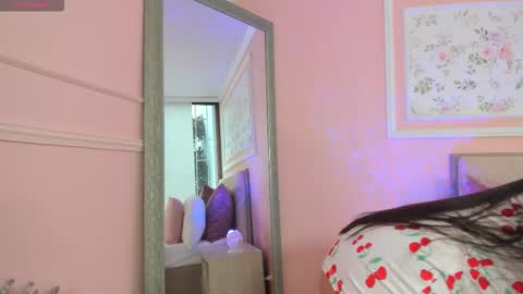 Snapshot of dulce_nathaly chatting on December 2, 2025, 9:43 pm Dulce online show from December 2, 2025, 9:43 pm