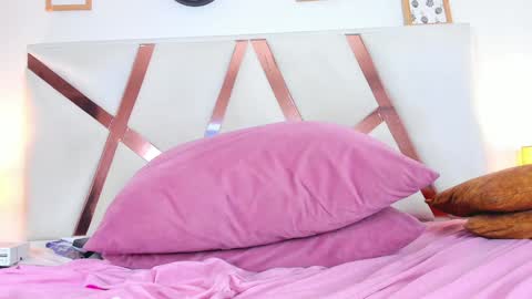 Snapshot of dulceaurora_ chatting on February 6, 2025, 5:57 am DULCE AURORA online show from February 6, 2025, 5:57 am