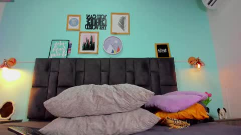 Snapshot of dulceaurora_ chatting on February 20, 2025, 2:51 am DULCE AURORA online show from February 20, 2025, 2:51 am