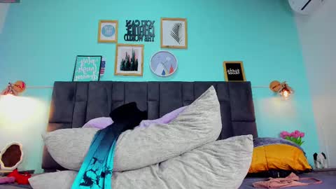 Snapshot of dulceaurora_ chatting on February 20, 2025, 5:55 am DULCE AURORA online show from February 20, 2025, 5:55 am