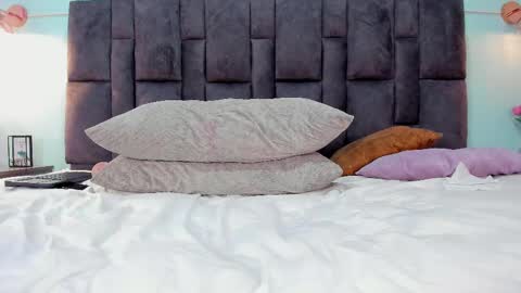 Snapshot of dulceaurora_ chatting on March 7, 2025, 5:51 am DULCE AURORA online show from March 7, 2025, 5:51 am