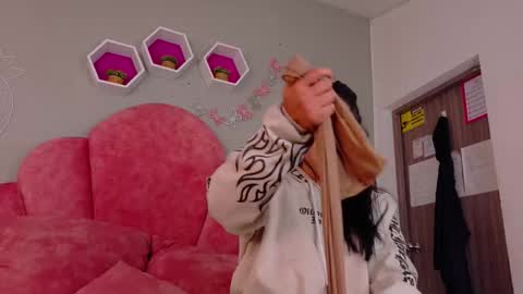 DULCE AURORA online show from September 9, 2025, 12:10 am