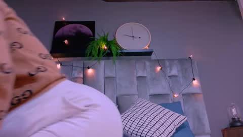 Snapshot of dulceaurora_ chatting on October 14, 2025, 2:45 am DULCE AURORA online show from October 14, 2025, 2:45 am