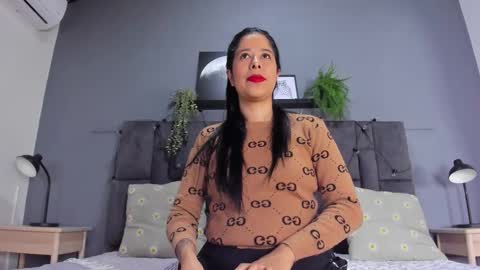 DULCE AURORA online show from December 2, 2025, 11:15 am