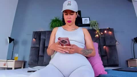 Snapshot of dulceaurora_ chatting on April 15, 2026, 2:51 am DULCE AURORA online show from April 15, 2026, 2:51 am
