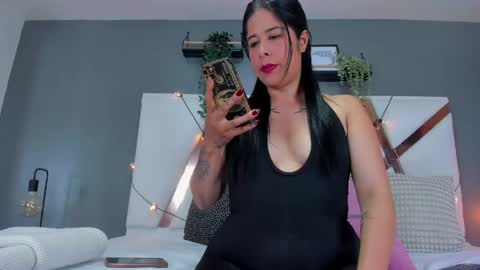 Snapshot of dulceaurora_ chatting on April 25, 2026, 2:58 am DULCE AURORA online show from April 25, 2026, 2:58 am