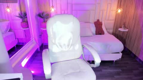 Dulce  online show from December 15, 2025, 11:36 am