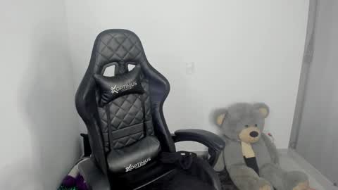 Snapshot of dulcekim_dj chatting on January 7, 2025, 3:33 pm dulcekim_dj online show from January 7, 2025, 3:33 pm