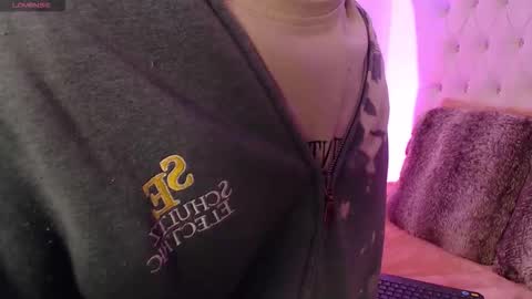 Snapshot of dulcey_ chatting on November 13, 2025, 4:11 am Dulcey online show from November 13, 2025, 4:11 am