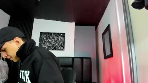 Snapshot of duolust chatting on September 30, 2025, 12:32 pm Thomas and Noah online show from September 30, 2025, 12:32 pm