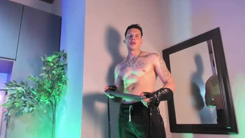 Snapshot of dustin_sonne chatting on April 18, 2026, 5:00 am Dustin Sonne online show from April 18, 2026, 5:00 am