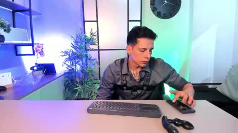 Snapshot of dustin_sonne chatting on May 1, 2026, 4:28 am Dustin Sonne online show from May 1, 2026, 4:28 am