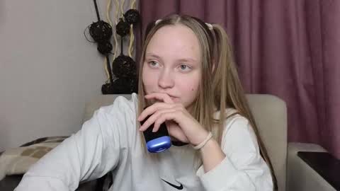 Snapshot of dustydeida chatting on December 13, 2025, 7:53 pm Jenny online show from December 13, 2025, 7:53 pm