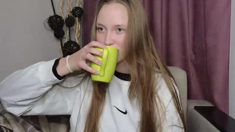 Snapshot of dustydeida chatting on December 14, 2025, 6:45 pm Jenny online show from December 14, 2025, 6:45 pm