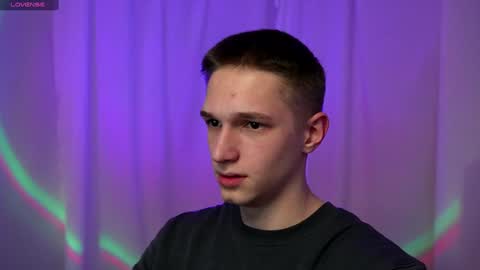 Dustyn online show from December 30, 2024, 4:42 am