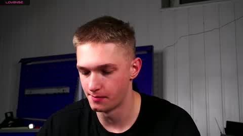 Dustyn online show from November 25, 2025, 3:23 pm