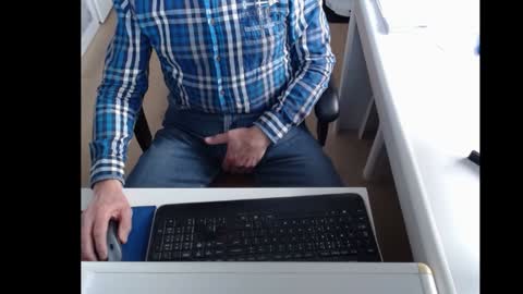 Snapshot of dutchpornking2 chatting on January 14, 2025, 11:31 am dutchpornking2 online show from January 14, 2025, 11:31 am