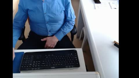 dutchpornking2 online show from April 15, 2026, 7:15 am