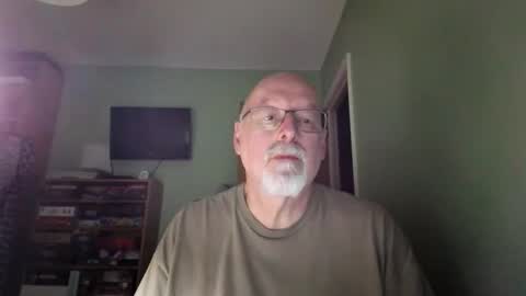 Snapshot of dutchunclejohn chatting on April 27, 2026, 9:46 pm DutchUncleJohn online show from April 27, 2026, 9:46 pm