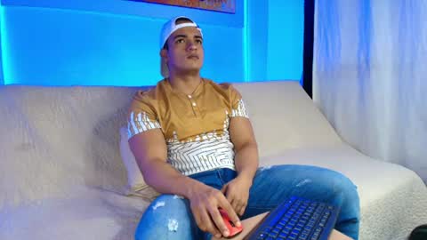Snapshot of dwayne_esteven10 chatting on July 27, 2026, 1:34 am dwayne_esteven10 online show from July 27, 2026, 1:34 am