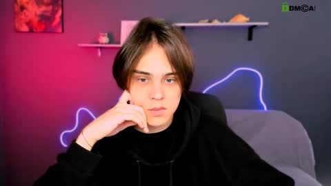 dylan_bold online show from October 19, 2025, 8:37 am