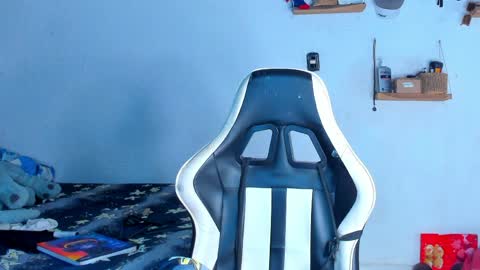 Dylan online show from April 8, 2026, 1:27 am