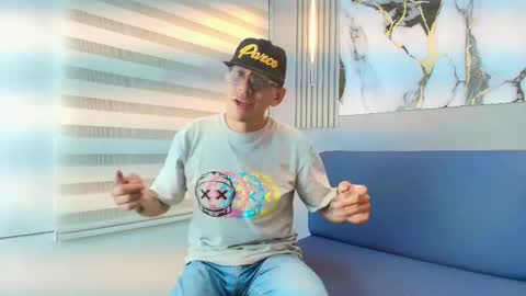Snapshot of dylan_scott21 chatting on October 17, 2025, 7:27 pm DYLAN online show from October 17, 2025, 7:27 pm