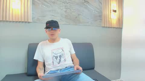 Snapshot of dylan_scott21 chatting on October 20, 2025, 7:47 pm DYLAN online show from October 20, 2025, 7:47 pm