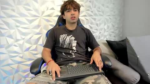 Dylan online show from October 4, 2025, 1:42 pm