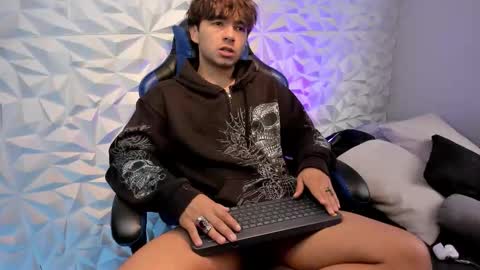 Dylan online show from October 15, 2025, 1:44 pm