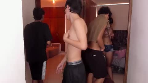 Snapshot of dylanbisex_hot chatting on January 16, 2025, 5:01 pm Mod Dylan Lilith Alan and Drake online show from January 16, 2025, 5:01 pm