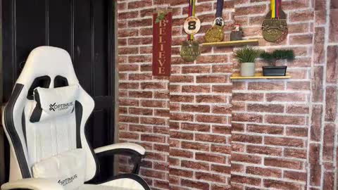 Dylangusss online show from February 15, 2026, 6:43 am