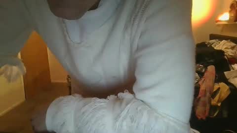 Snapshot of dylanjowelch chatting on January 9, 2025, 5:23 am Aurora online show from January 9, 2025, 5:23 am