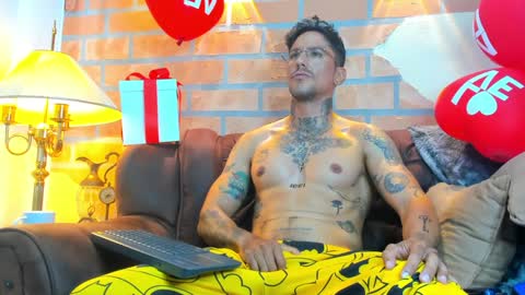 Snapshot of dylanstonne1 chatting on February 6, 2025, 4:25 pm D Y L A N online show from February 6, 2025, 4:25 pm